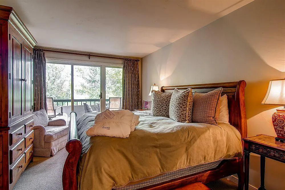 Borders By East West Hospitality 2*