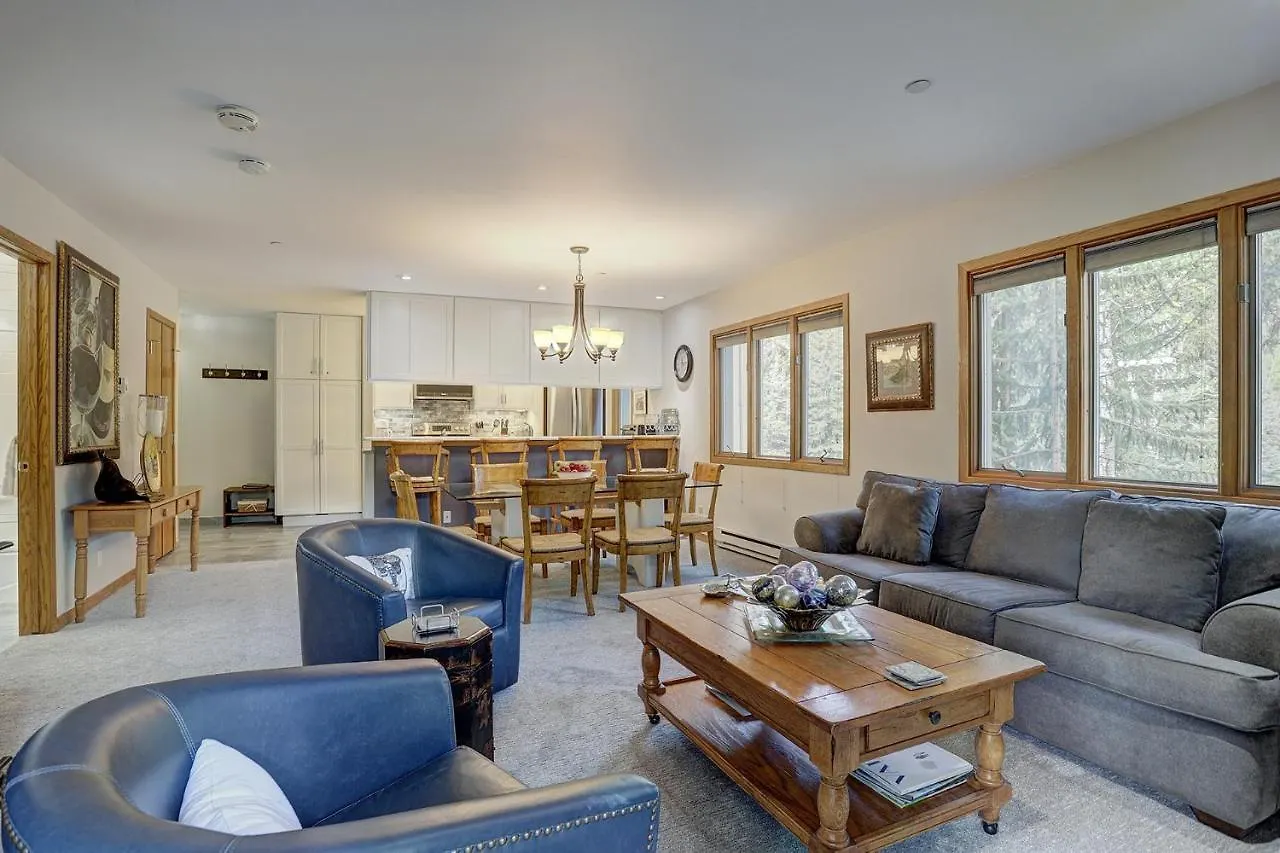 Newly Remodeled Spacious 1 Bedroom Apartment *