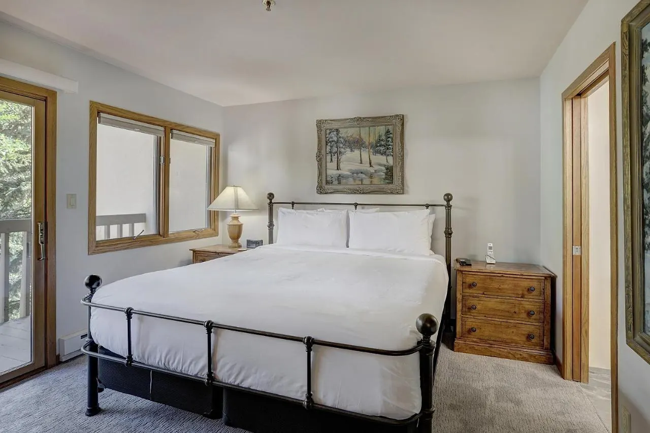 Newly Remodeled Spacious 1 Bedroom Apartment *