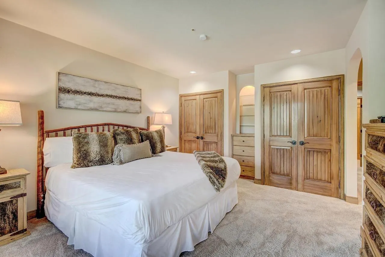Luxury 4 Bed Pines Townhome Amongst The Peace And Quiet Townhouse *