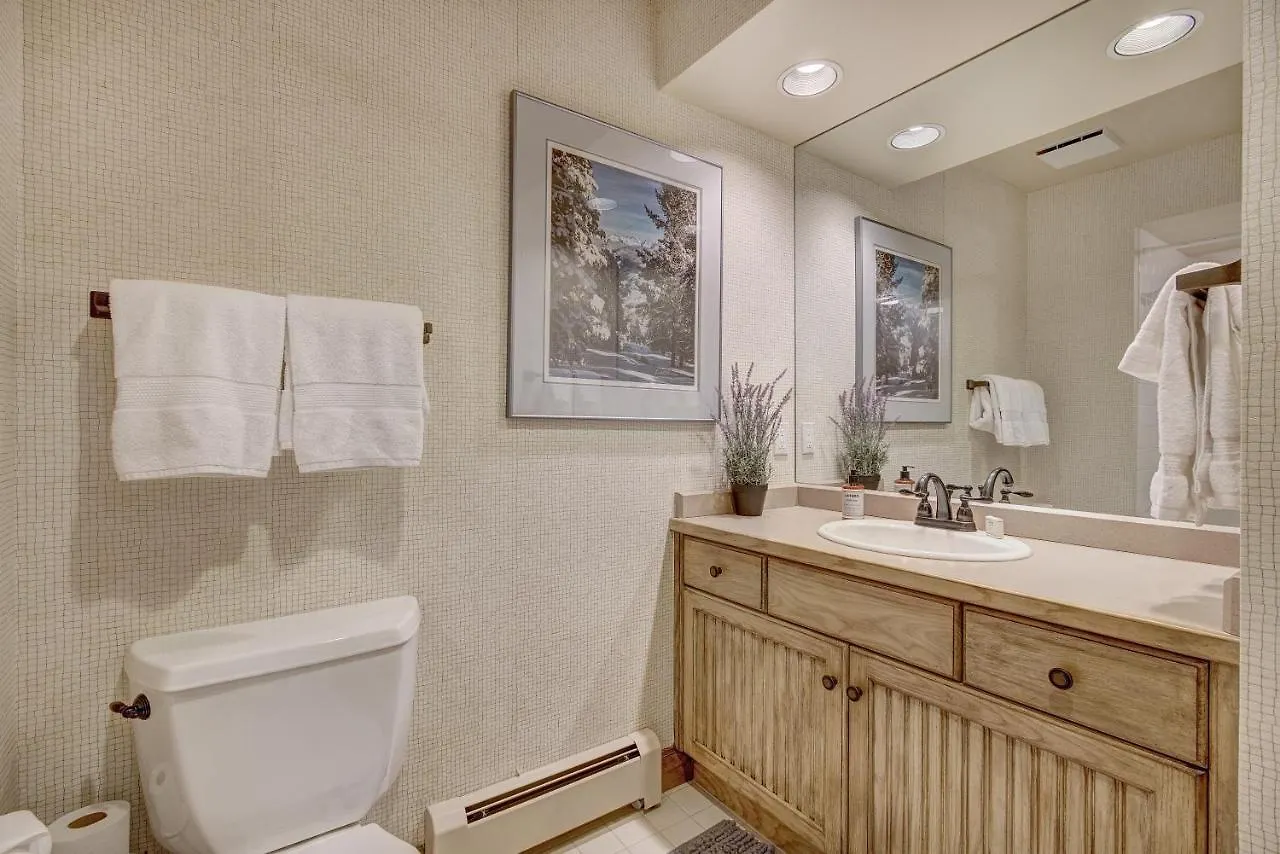 Luxury 4 Bed Pines Townhome Amongst The Peace And Quiet Townhouse