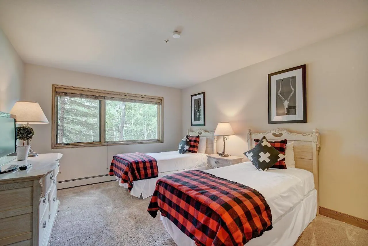 Luxury 4 Bed Pines Townhome Amongst The Peace And Quiet Townhouse