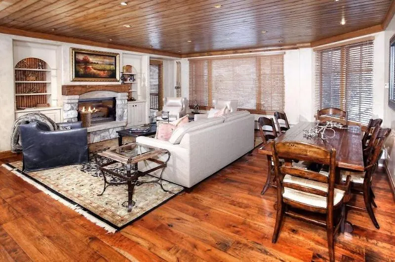 Elkhorn Lodge: Ski-in/ski-out With Village Access *