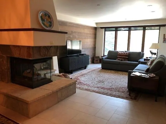 Luxurious 1brloft - Ski-in Ski-out Access To