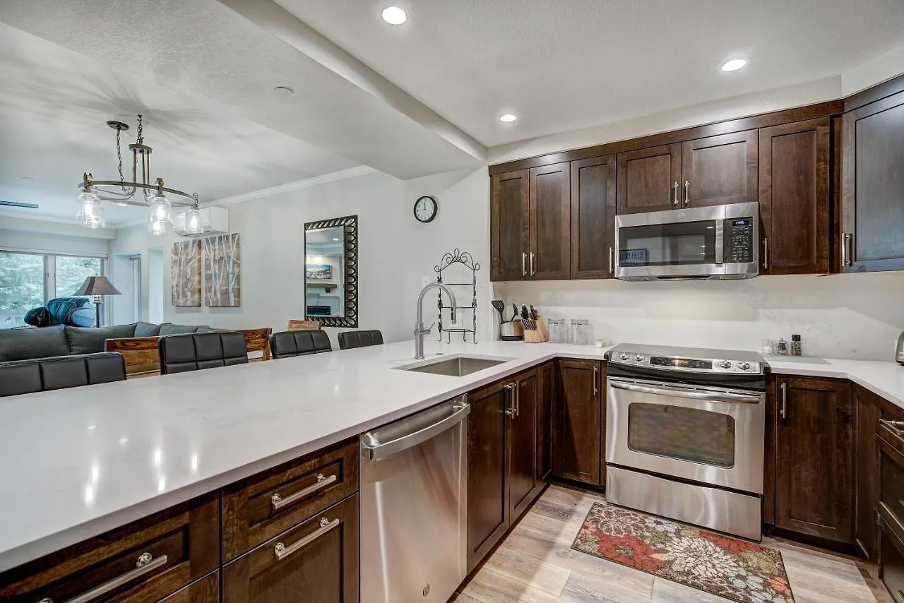Modern And Updated St Premium 3 Bedroom Apartment *