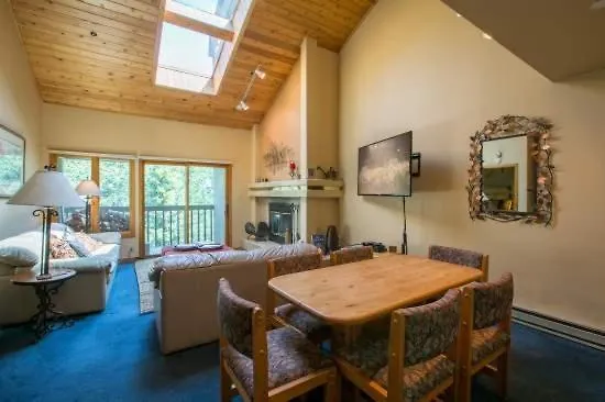 Apartment Townsend Place In Village
