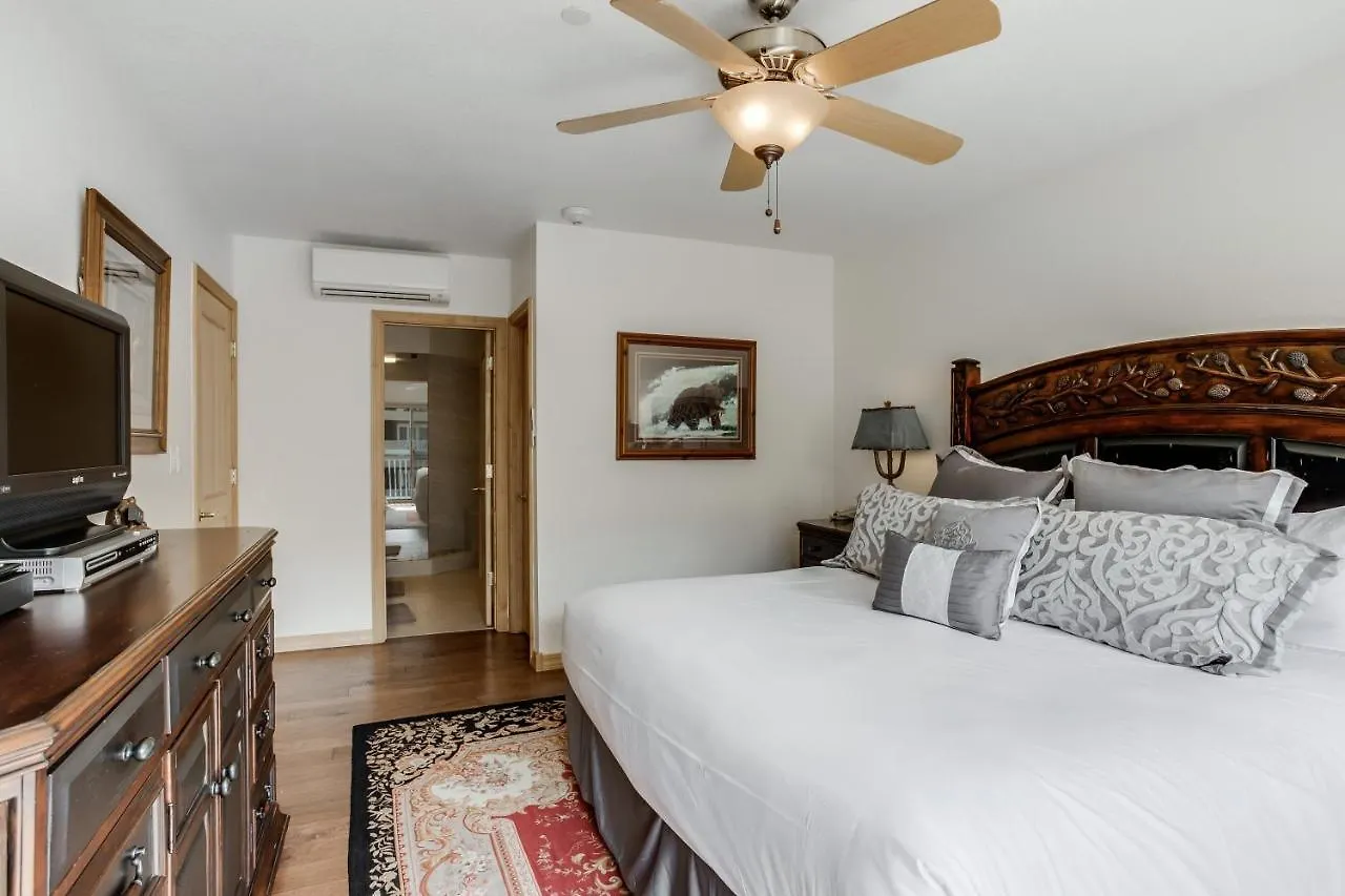 Apartment Luxurious 3 Bedroom 3 Bath Condo! *