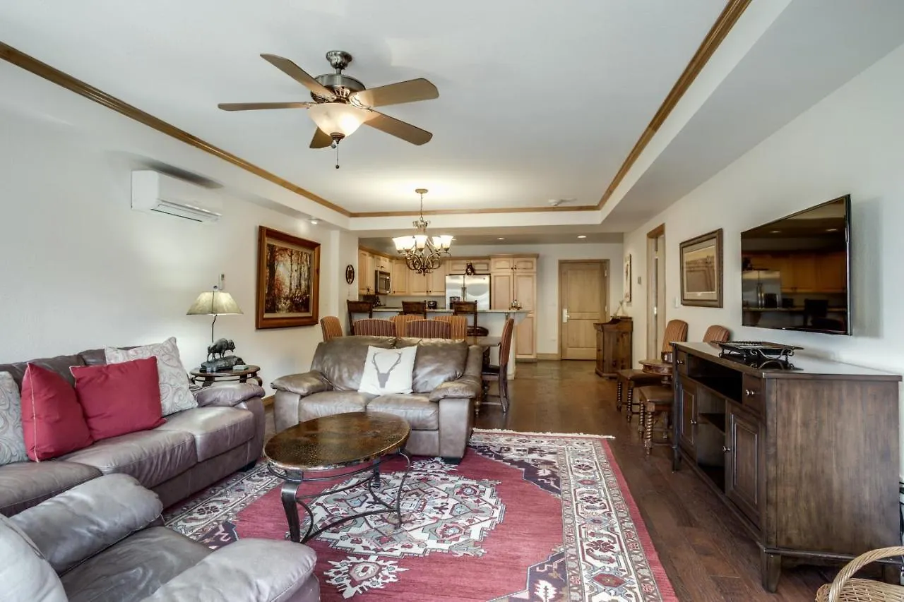 Apartment Luxurious 3 Bedroom 3 Bath Condo! *