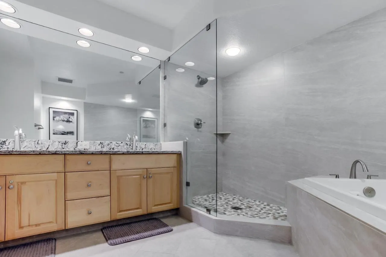 Luxurious 3 Bedroom 3 Bath Condo!