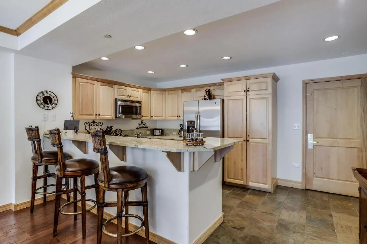 Luxurious 3 Bedroom 3 Bath Condo! Apartment
