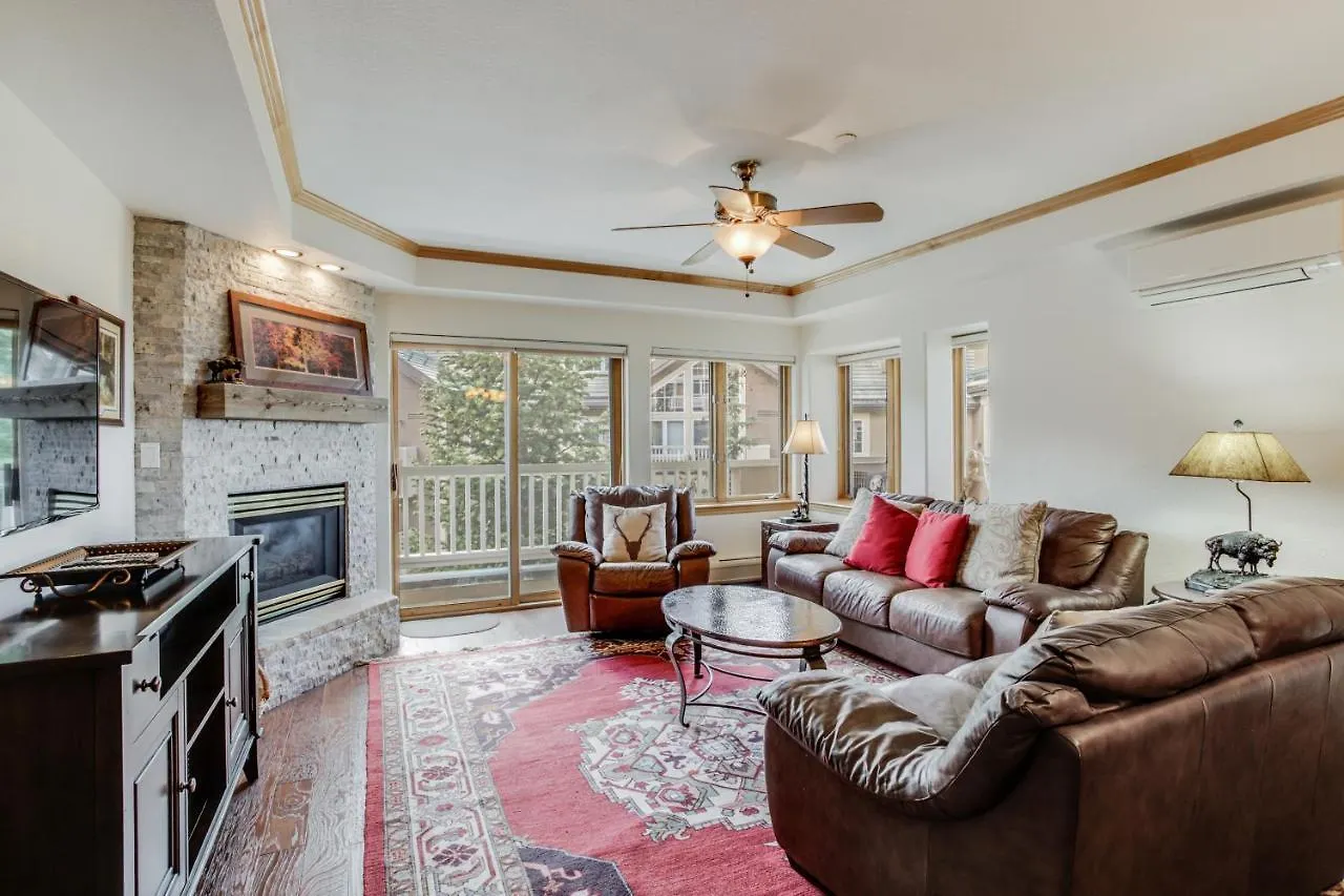 Apartment Luxurious 3 Bedroom 3 Bath Condo!