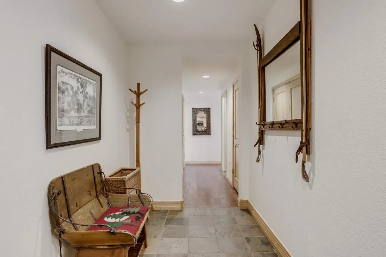 Luxurious 3 Bedroom 3 Bath Condo! *