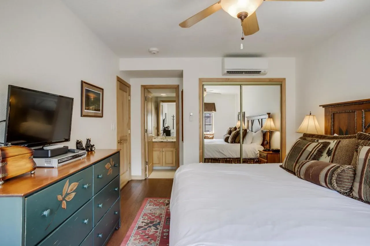 Luxurious 3 Bedroom 3 Bath Condo! Apartment *
