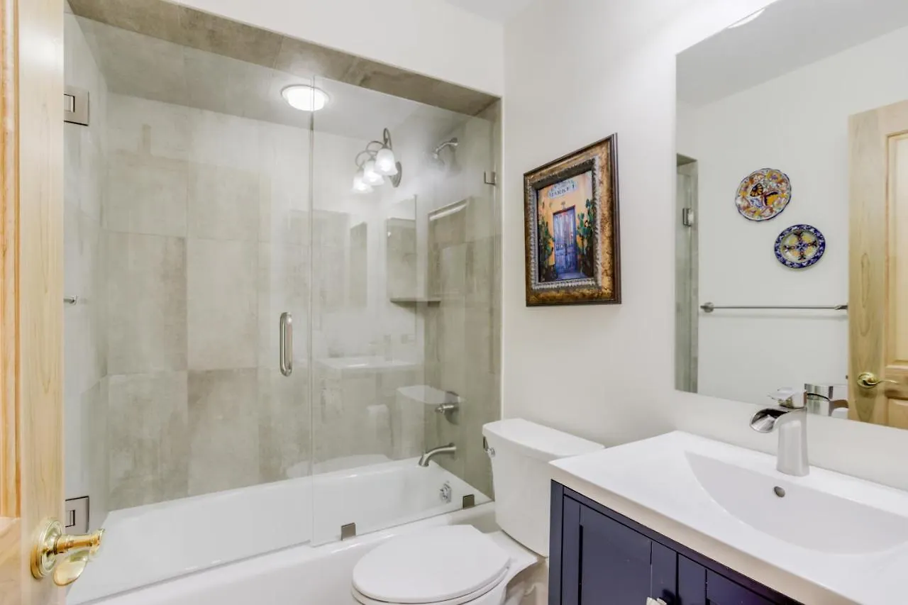 Luxurious 3 Bedroom 3 Bath Condo!