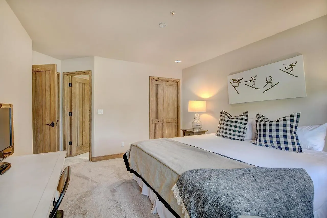 Holiday home Luxury 4 Bed Pines Townhome Amongst The Peace And Quiet Townhouse *