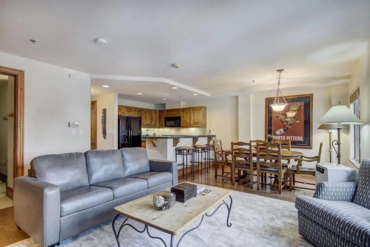 Apartment 1br Den, Heart Of Village