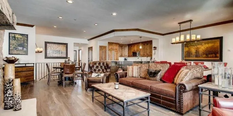- Highlands Slopeside 3 Bedroom *