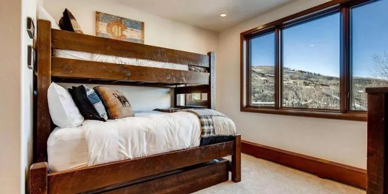 - Highlands Slopeside 3 Bedroom *