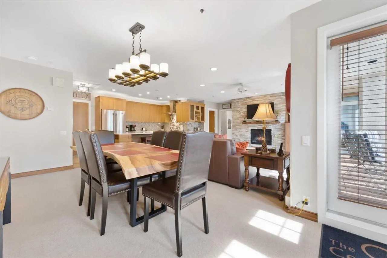 Village 2 Bedroom In The Heart Of The Village! *