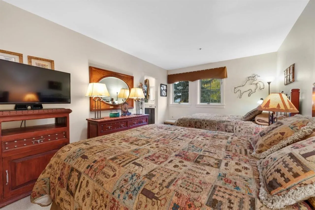 Centennial 2 Bedroom 17 Apartment