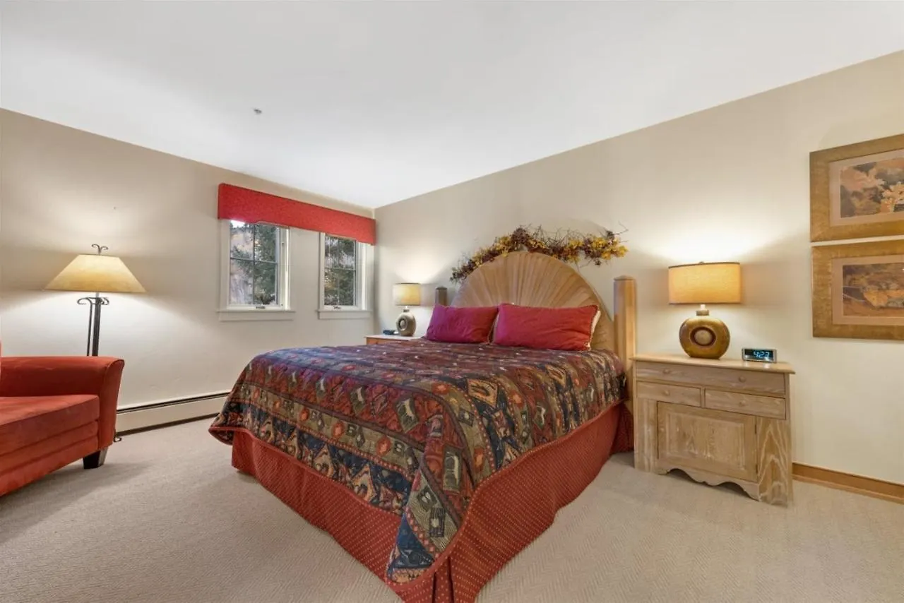 Centennial 2 Bedroom 17 *