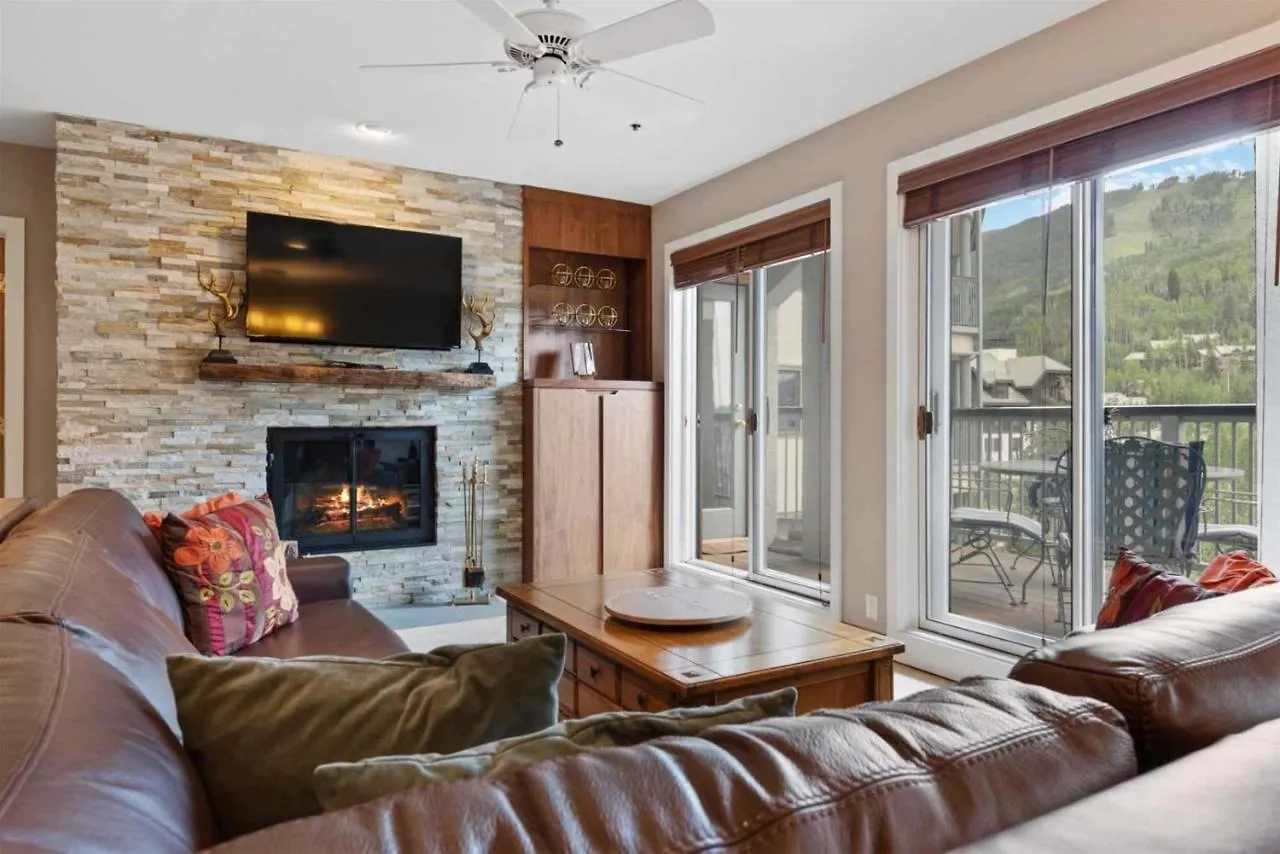 Village 2 Bedroom In The Heart Of The Village! *