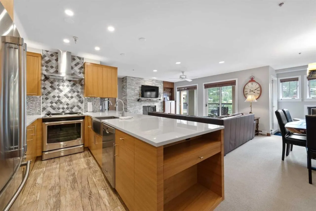Village 2 Bedroom In The Heart Of The Village! *