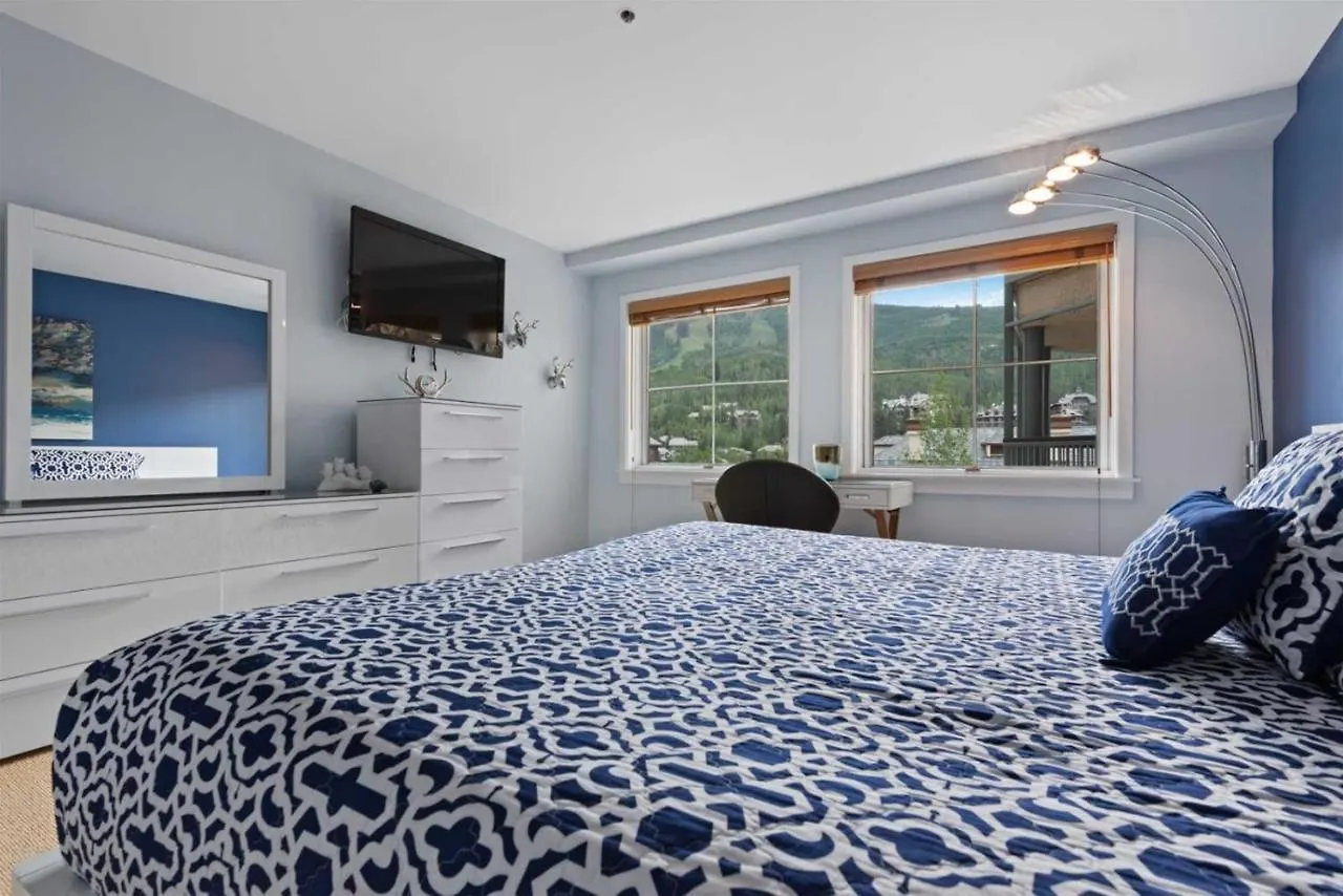 Apartment Village 2 Bedroom In The Heart Of The Village! *