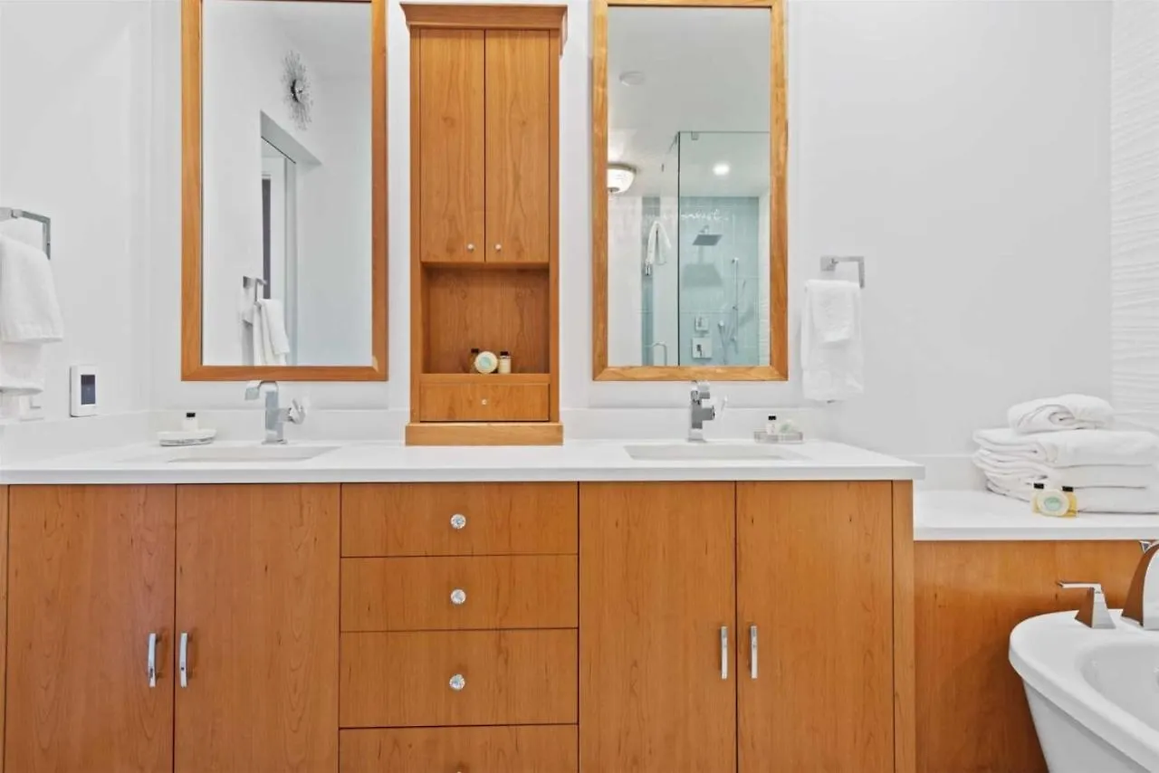 Village 2 Bedroom In The Heart Of The Village! Apartment *