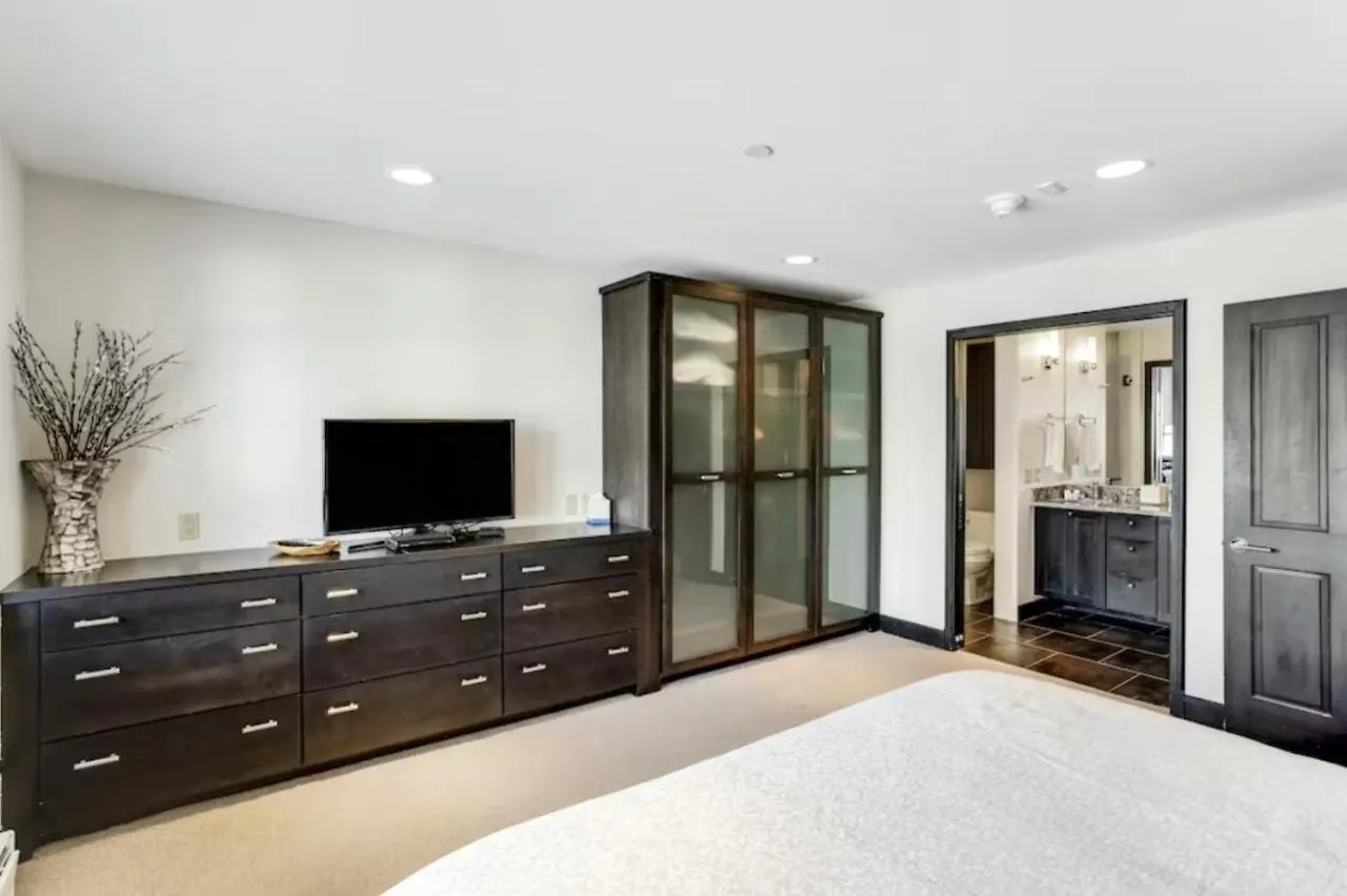 5 Bedroom Ski-in-ski-out Luxury Townhome In The Meadows Townhomes * Beaver Creek