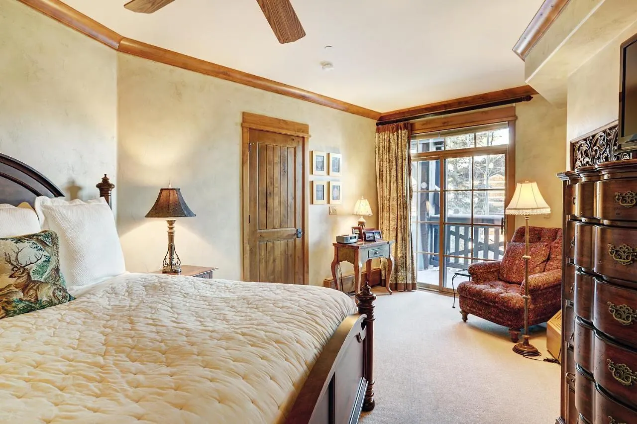 Luxurious 2 Bedroom 50 Feet From The Slopes! Apartment *