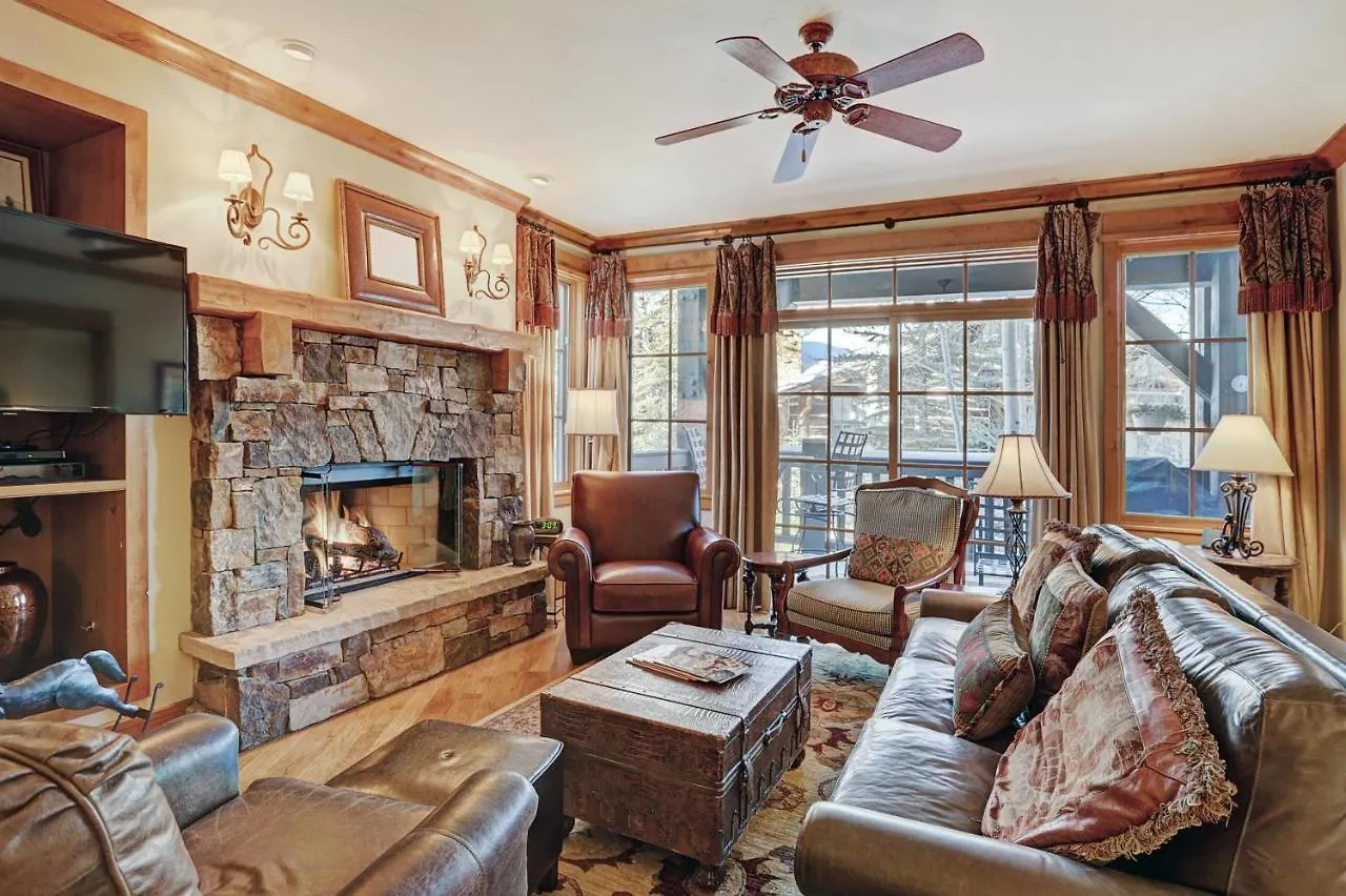 Luxurious 2 Bedroom 50 Feet From The Slopes! Apartment *