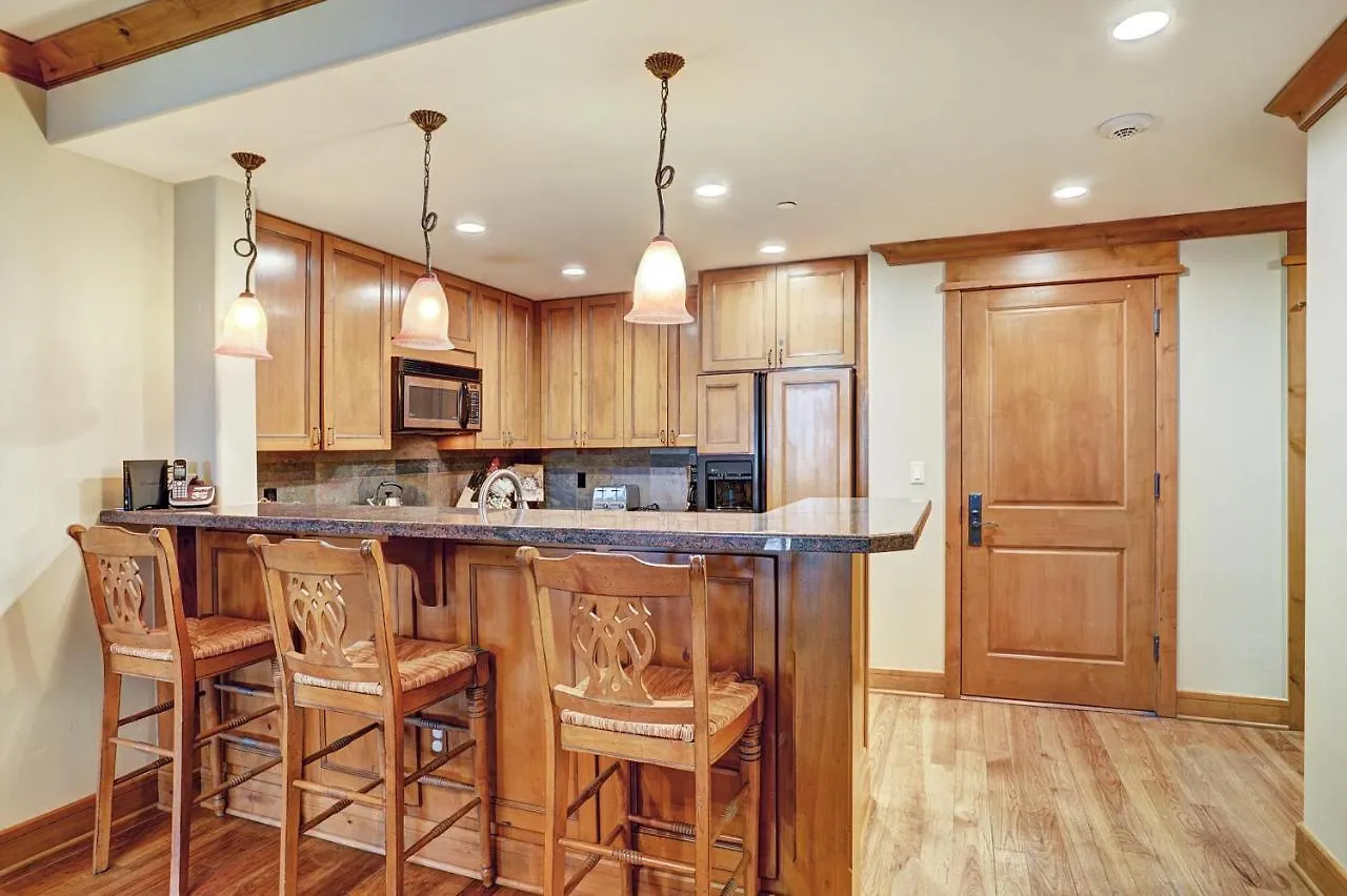 Luxurious 2 Bedroom 50 Feet From The Slopes! Beaver Creek