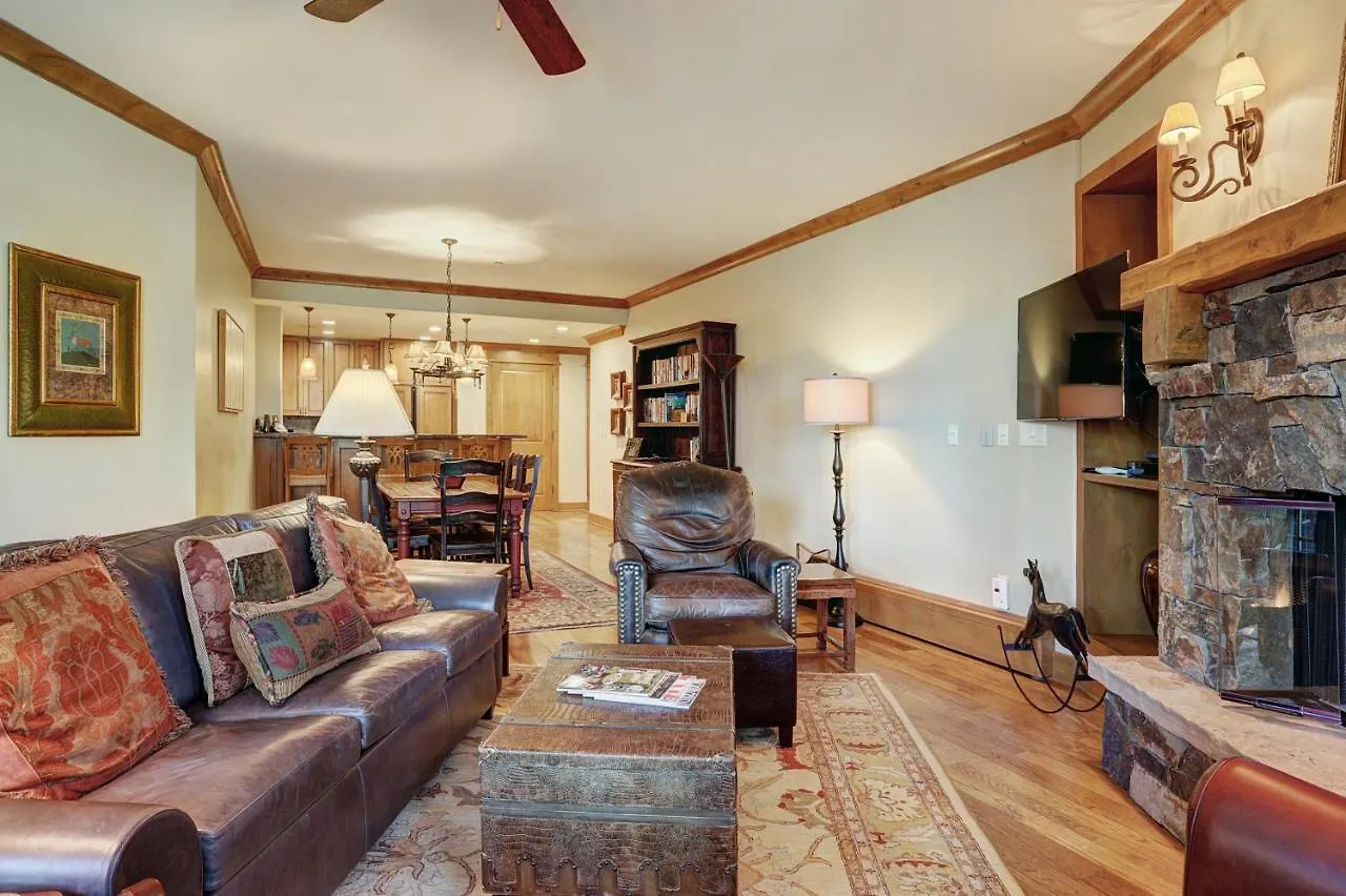 Luxurious 2 Bedroom 50 Feet From The Slopes! Apartment Beaver Creek