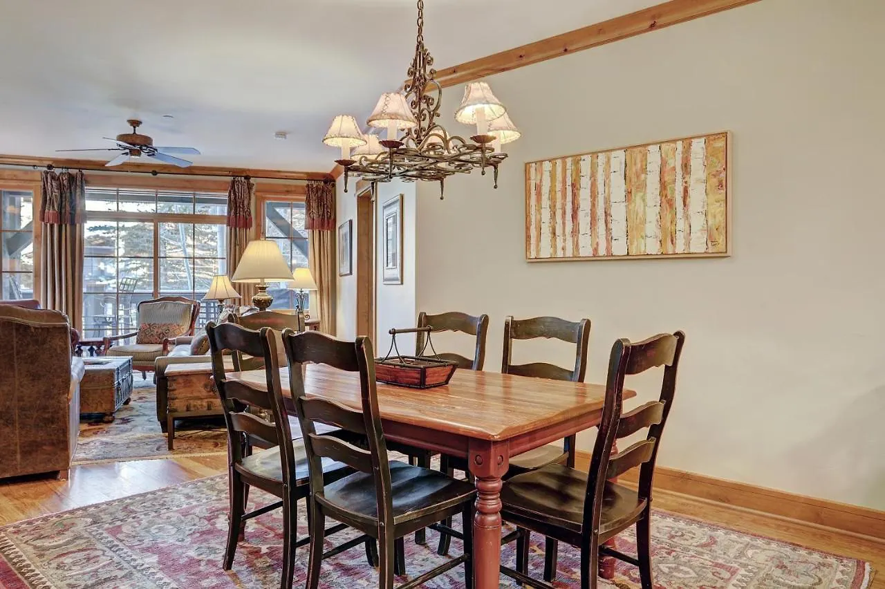 Luxurious 2 Bedroom 50 Feet From The Slopes! *