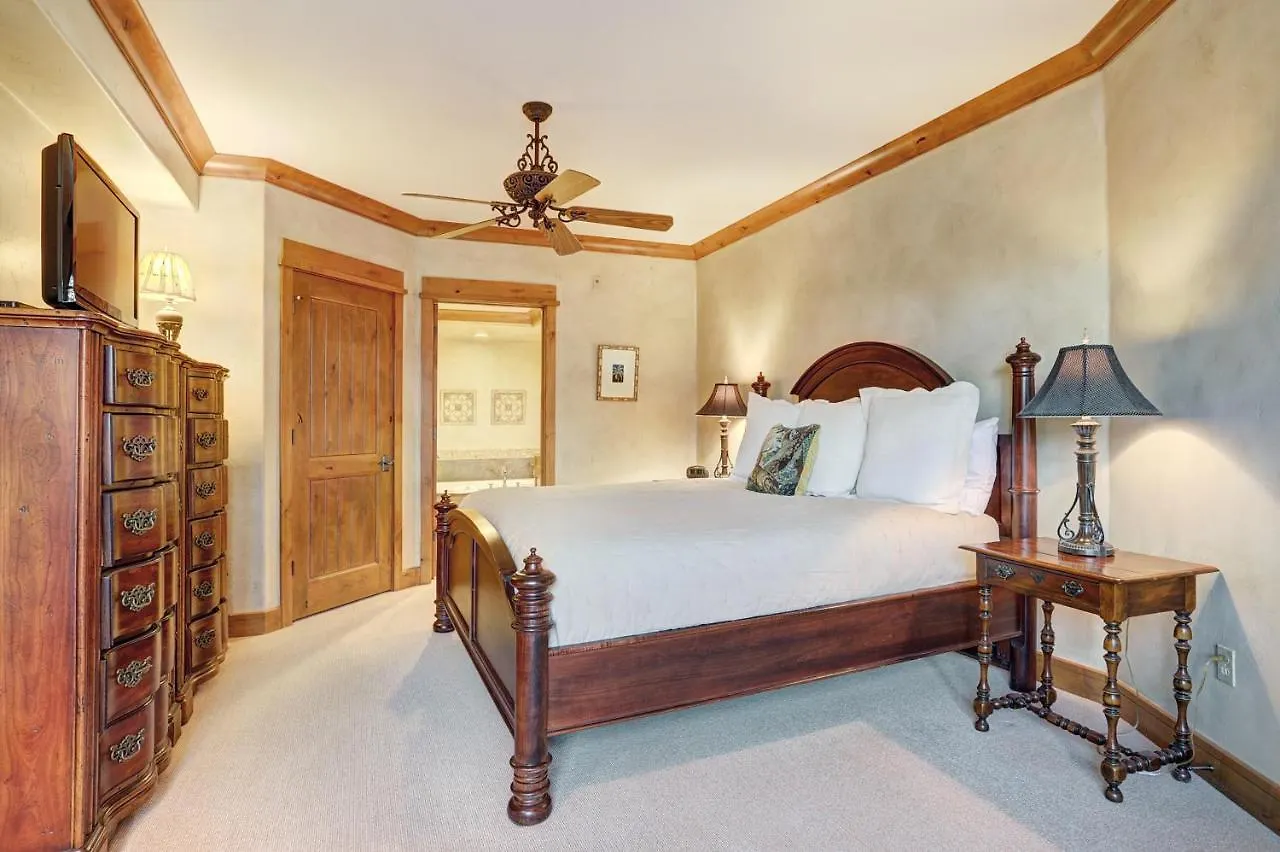 Luxurious 2 Bedroom 50 Feet From The Slopes! Apartment *