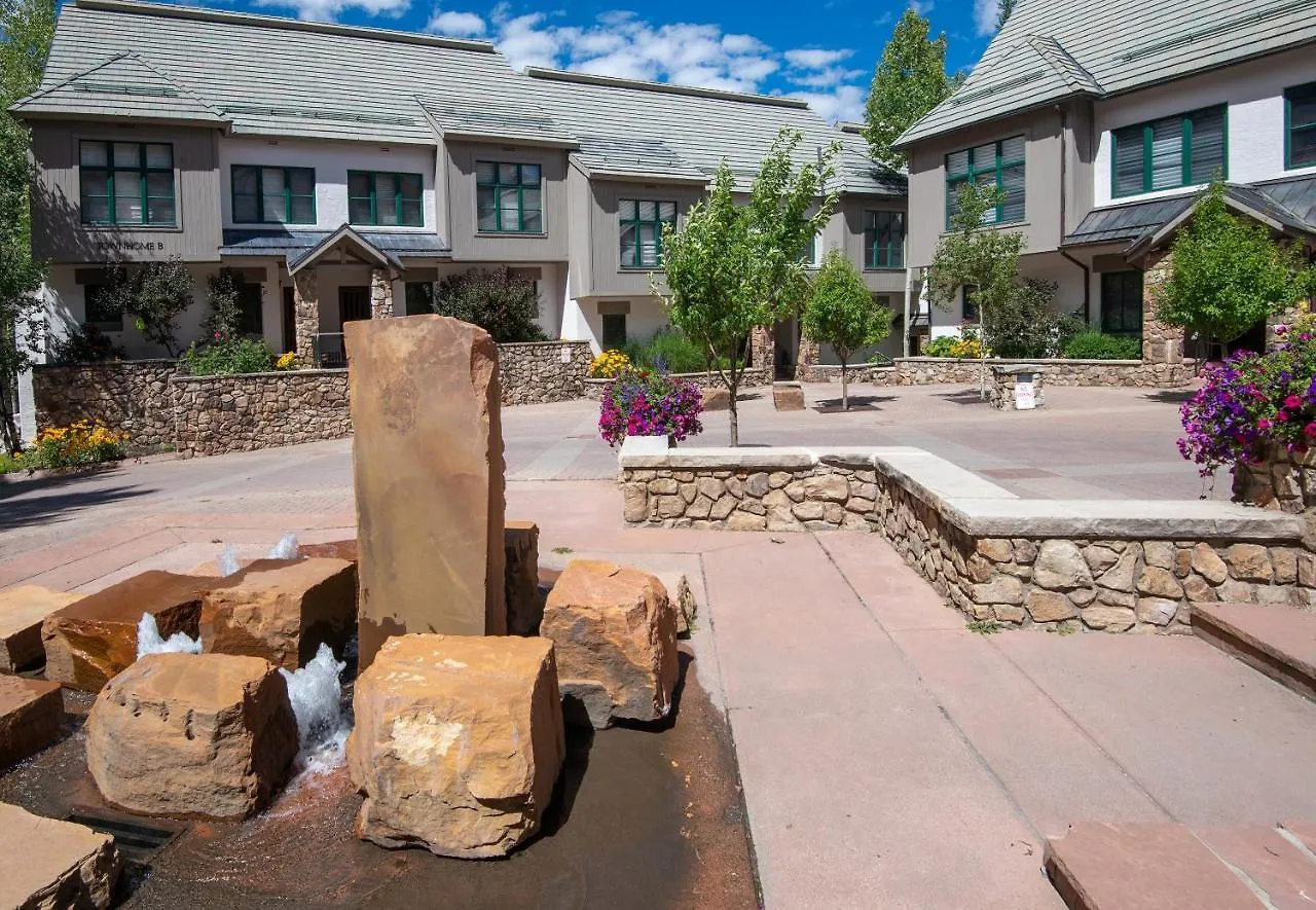 Highlands Slopeside Townhome #18 *