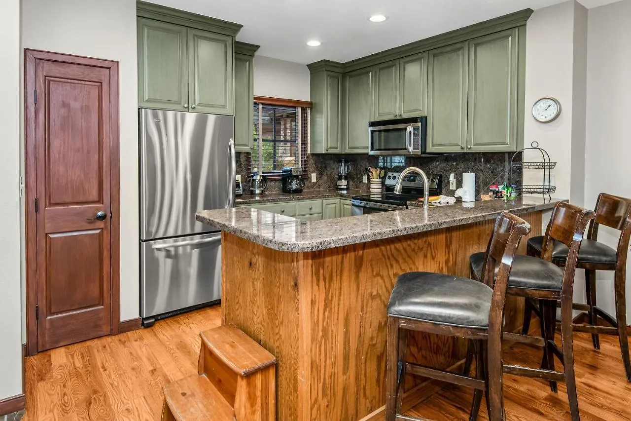 Highlands Slopeside Townhome #18 *