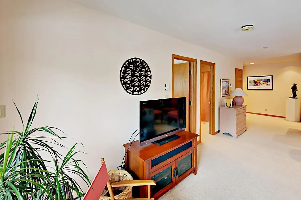 Townsend Place B206 *
