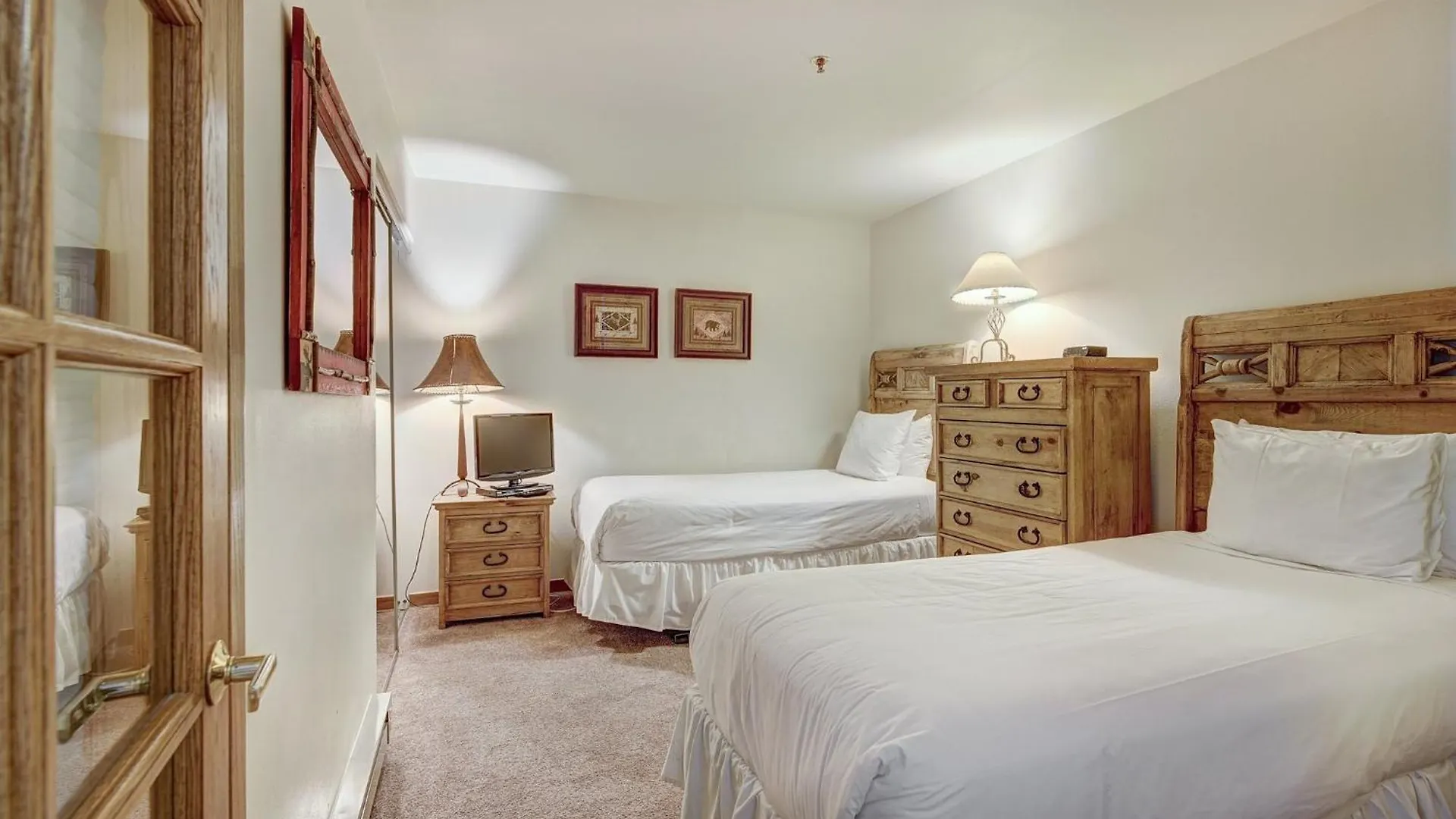 Townsend Place Lodge *