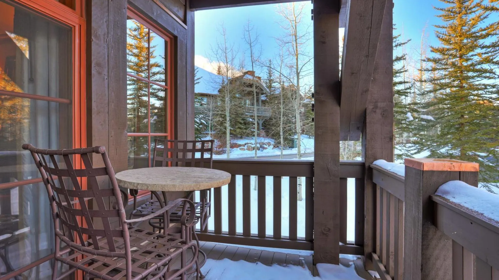 Luxurious 2 Bedroom 50 Feet From The Slopes! Apartment *