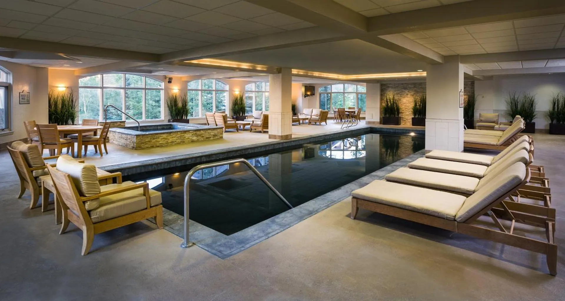 Apartment Luxurious 3 Bedroom 3 Bath Condo!