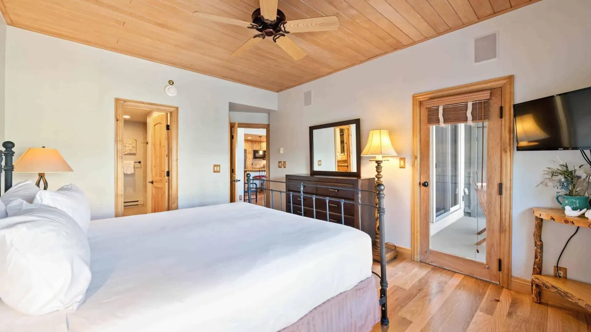 Borders By East West Hospitality Beaver Creek