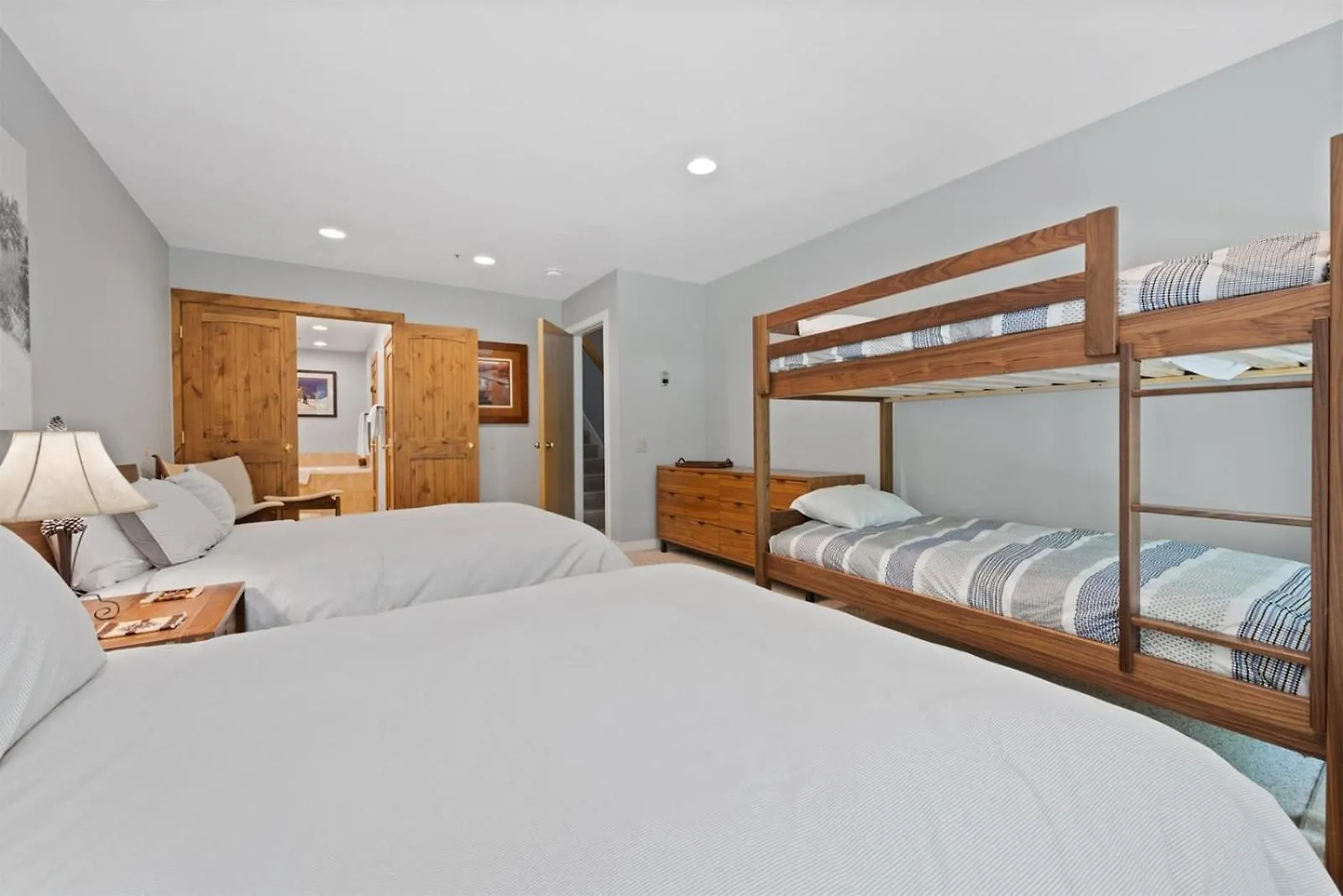 Apartment 2 Bedroom In The Heart Of Village *