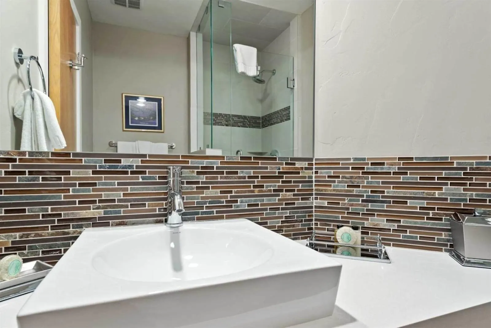 2 Bedroom In The Heart Of Village Apartment *