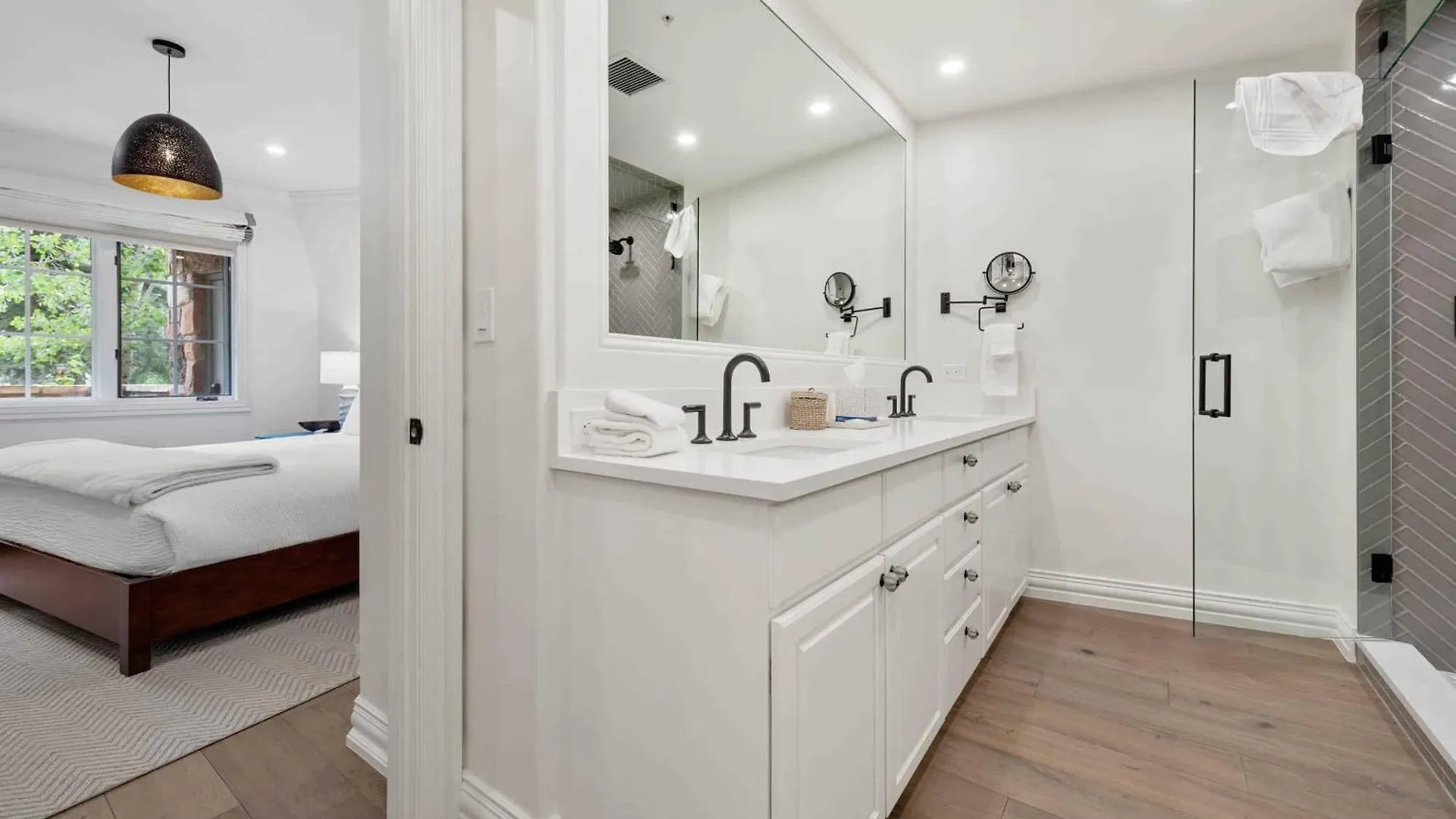 Oxford Court By East West Hospitality * Beaver Creek