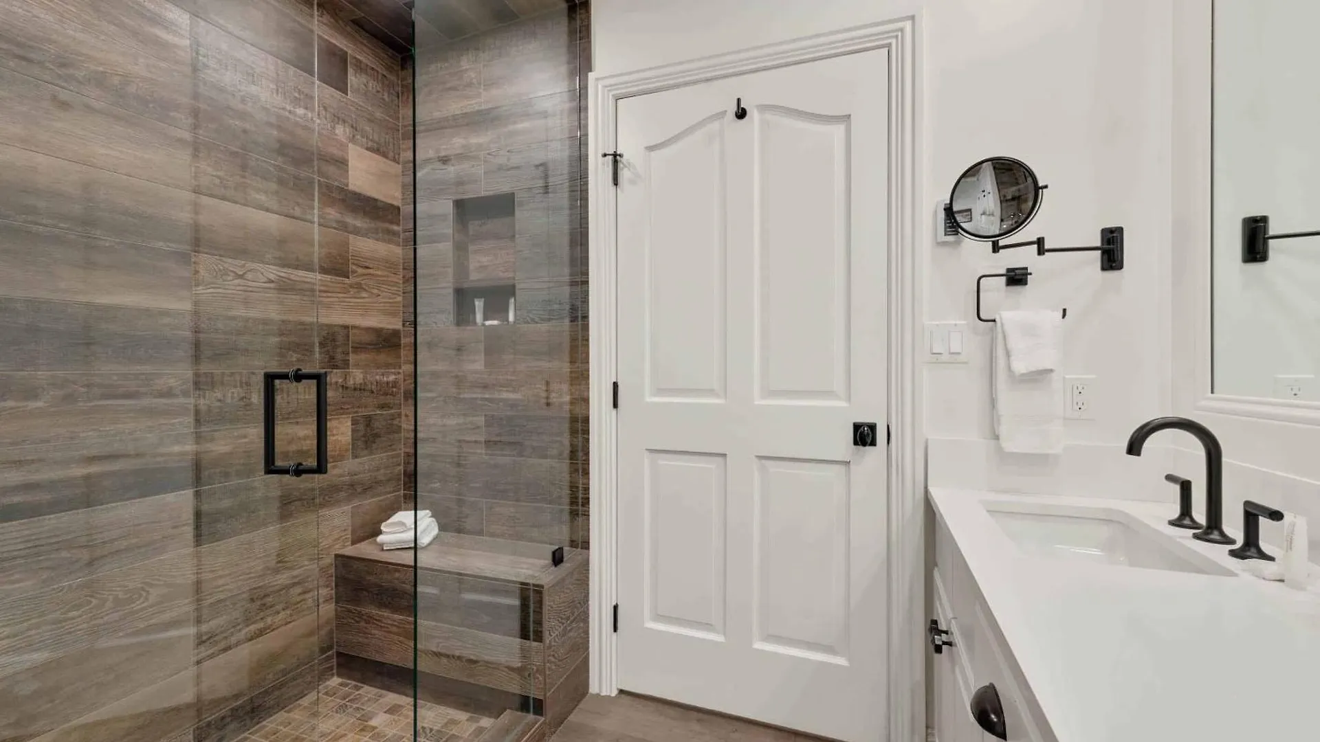 Oxford Court By East West Hospitality Apartment Beaver Creek