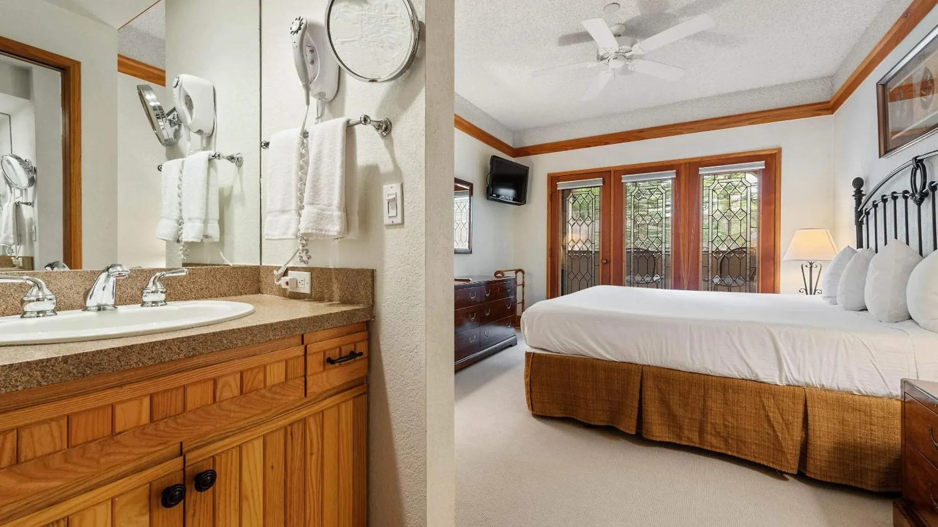 Apartment The Charter At A230 Beaver Creek