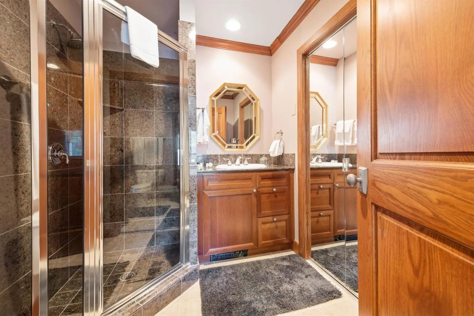 Residences - 2 Bedroom Luxury In-out Apartment *
