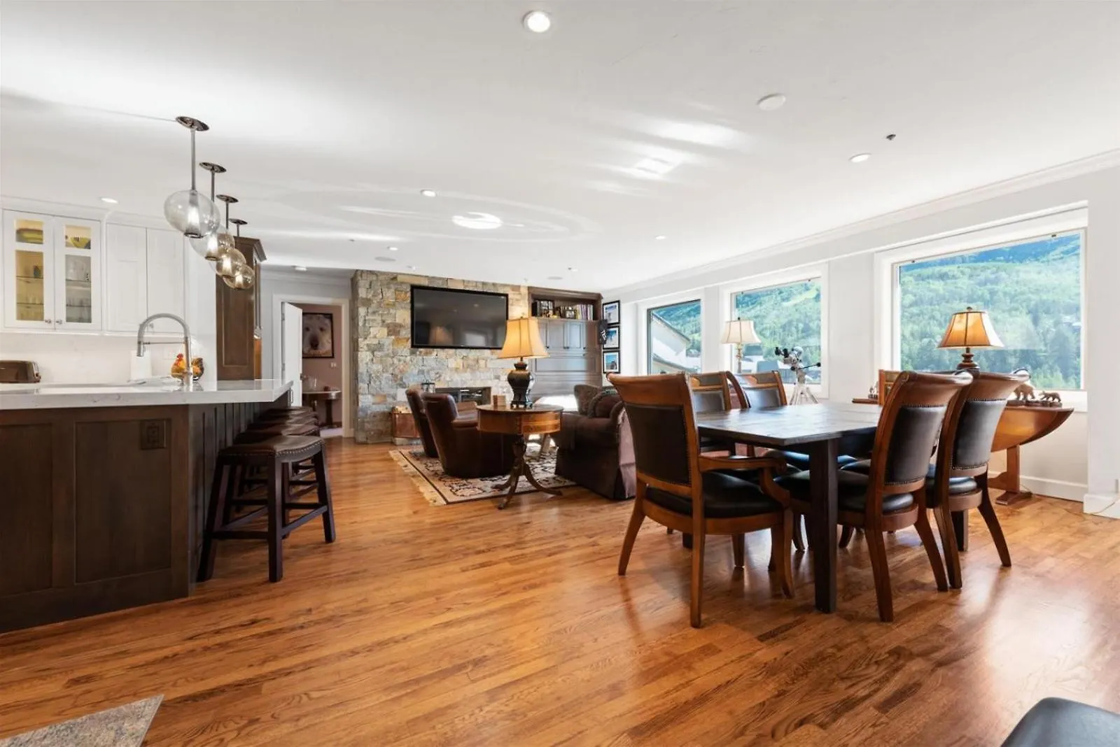 Residences - 2 Bedroom Luxury In-out *